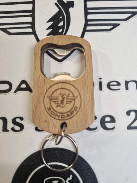 Schlüsselanhänger Buche / Edelstahl Flaschenöffner mit gelaserten Emblem beidseitige Lasergravur